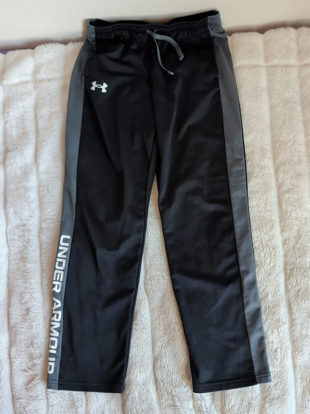 Boys' Nike/Under Armour Clothing Bundle Sz Medium